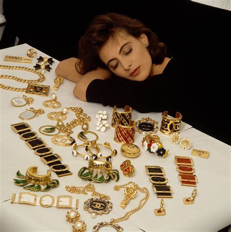 chanel kostüm original|Chanel costume jewelry history.